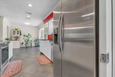 Kitchen - 207 Walnut Way, Euless, TX 76039 photo 3 of 3