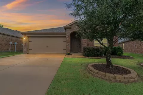Exterior - 1104 Ruby Ct, Princeton, TX 75407 photo 2 of 5