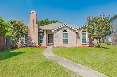 2918 Periwinkle Ct, Garland, TX 75040