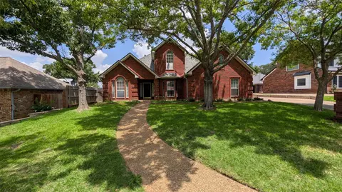 7525 Brentwood Ct, North Richland Hills, TX 76182