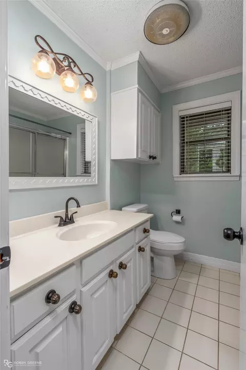 Bath - 1312 Mark Dr, Minden, LA 71055 photo 3 of 4