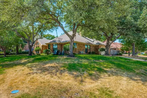 700 Reese Ln, Hurst, TX 76054