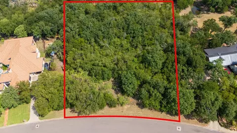 8809 Racquet Club Dr, Fort Worth, TX 76120