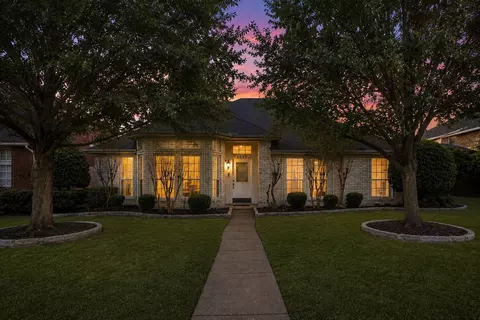 1517 Palisades Dr, Carrollton, TX 75007