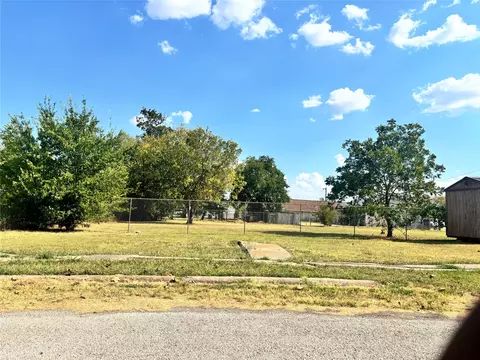 1605 E 9th Ave, Corsicana, TX 75110