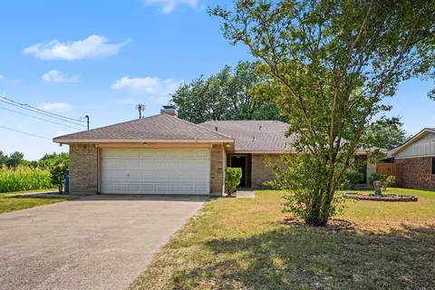 407 Lumpkin Dr, Ennis, TX 75119