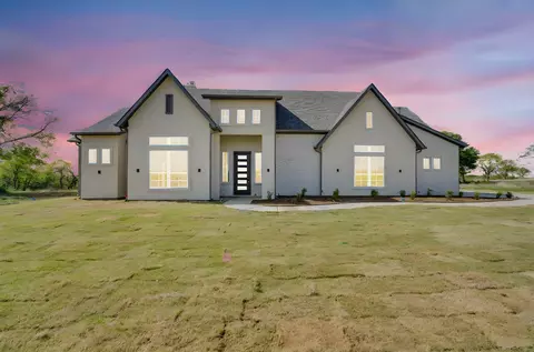 111 Barefoot Bay Blvd, Corsicana, TX 75109