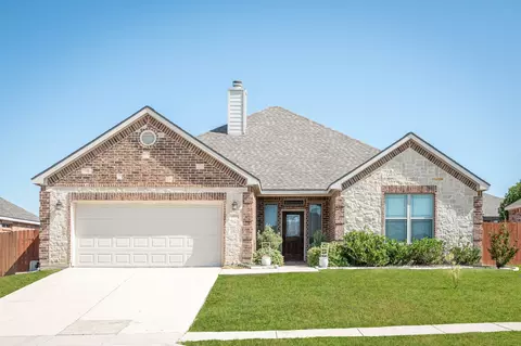 4916 Lakepark Dr, Sanger, TX 76266