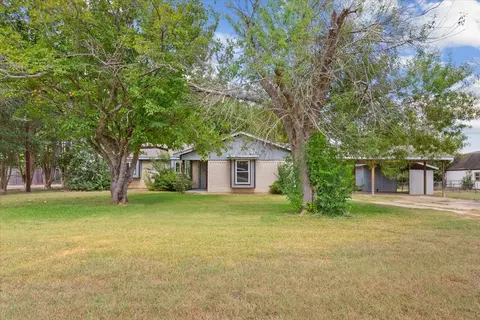 Exterior - 901 S Old Temple Rd, Lorena, TX 76655 photo 2 of 10
