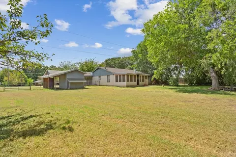 Exterior - 901 S Old Temple Rd, Lorena, TX 76655 photo 8 of 10