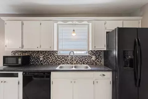 Kitchen - 901 S Old Temple Rd, Lorena, TX 76655 photo 3 of 4