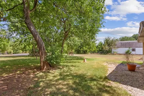 Exterior - 901 S Old Temple Rd, Lorena, TX 76655 photo 7 of 10