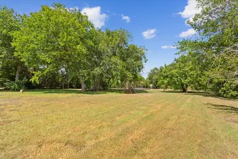 Exterior - 901 S Old Temple Rd, Lorena, TX 76655 photo 10 of 10