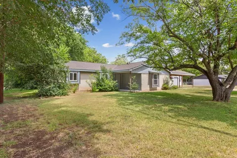 Exterior - 901 S Old Temple Rd, Lorena, TX 76655 photo 3 of 10