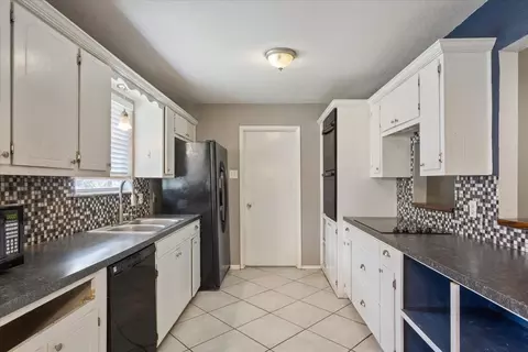 Kitchen - 901 S Old Temple Rd, Lorena, TX 76655 photo 4 of 4