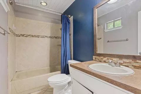 Bath - 901 S Old Temple Rd, Lorena, TX 76655 photo 1 of 3