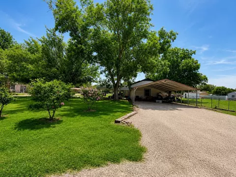 Exterior - 925 N 6th St, Haskell, TX 79521 photo 2 of 5