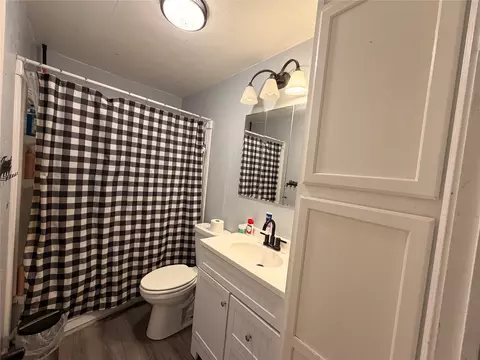Bath - 925 N 6th St, Haskell, TX 79521 photo 2 of 2