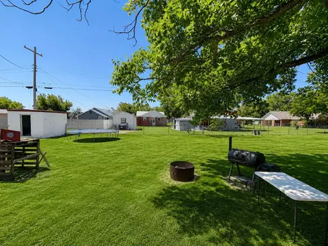 Exterior - 925 N 6th St, Haskell, TX 79521 photo 5 of 5