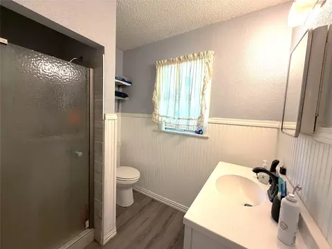 Bath - 925 N 6th St, Haskell, TX 79521 photo 1 of 2
