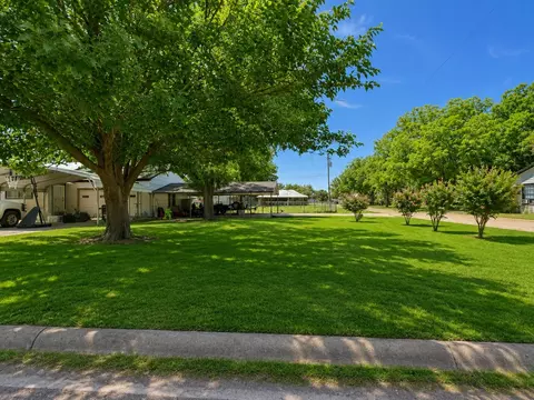 Exterior - 925 N 6th St, Haskell, TX 79521 photo 3 of 5