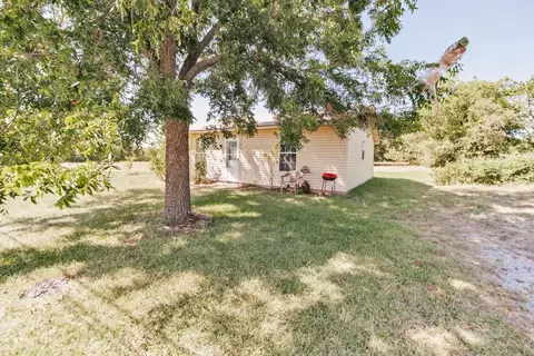 304 Missouri St, Bowie, TX 76230