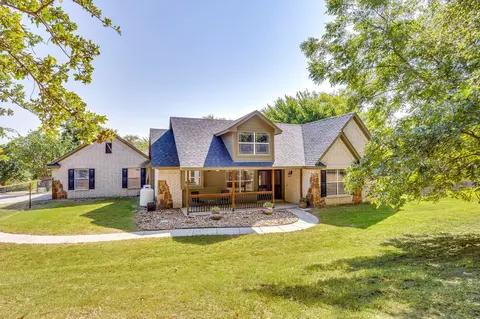 220 Royal Ct, Weatherford, TX 76085