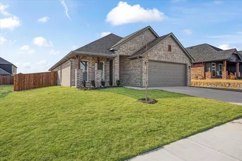 4300 Hummingbird Dr, Sherman, TX 75092