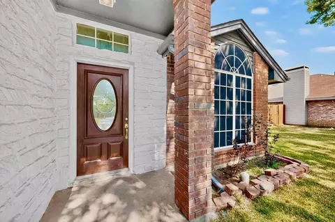 5205 Livermore Dr, Arlington, TX 76017