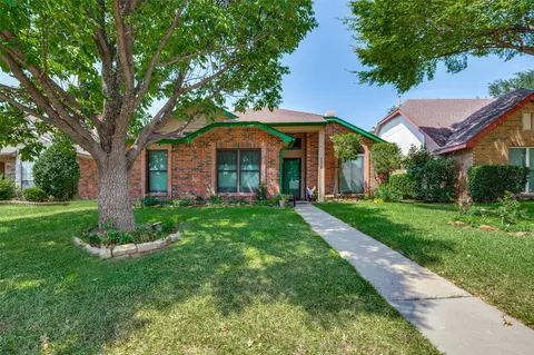 2910 Spinner Ln, Grand Prairie, TX 75052