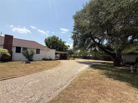 Exterior - 2233 Park Lake Dr, Waco, TX 76708 photo 5 of 11