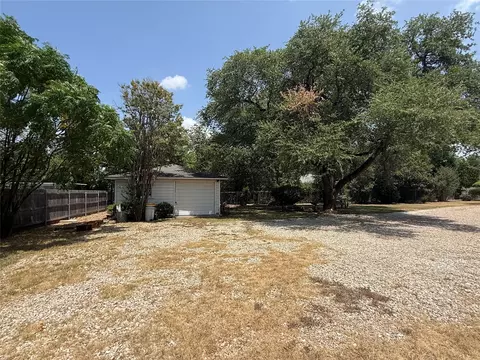 Exterior - 2233 Park Lake Dr, Waco, TX 76708 photo 6 of 11