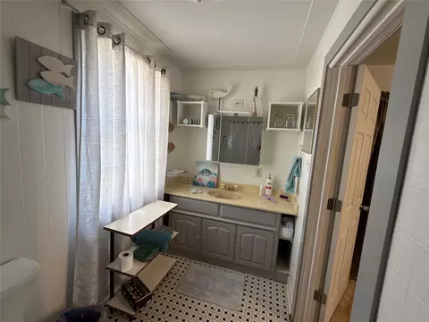 Bath - 2233 Park Lake Dr, Waco, TX 76708 photo 2 of 2