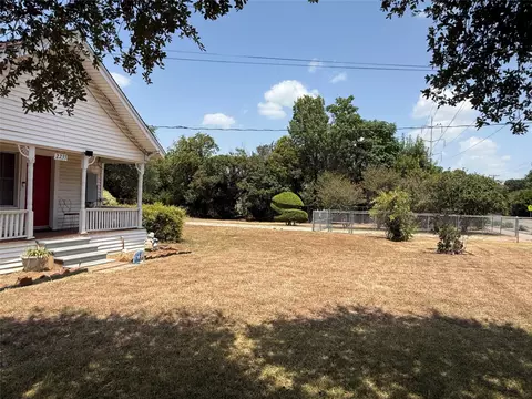 Exterior - 2233 Park Lake Dr, Waco, TX 76708 photo 3 of 11