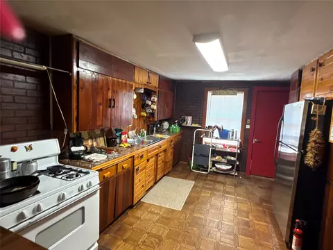 Kitchen - 2233 Park Lake Dr, Waco, TX 76708 photo 4 of 4