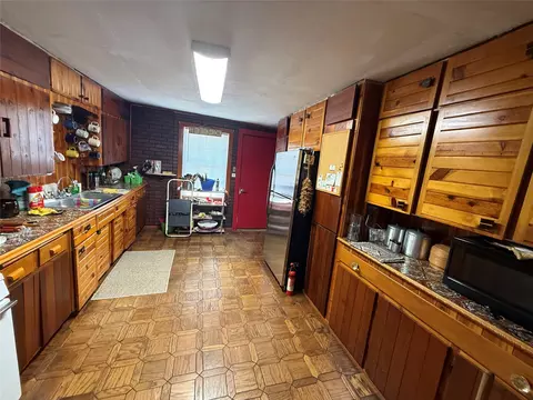 Kitchen - 2233 Park Lake Dr, Waco, TX 76708 photo 2 of 4