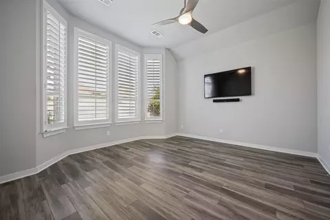 Living - 817 Nuthatch Ct, Argyle, TX 76226 photo 4 of 5