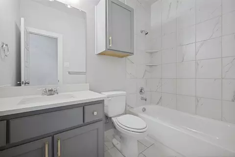 Bath - 817 Nuthatch Ct, Argyle, TX 76226 photo 3 of 4
