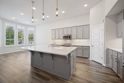 Kitchen - 817 Nuthatch Ct, Argyle, TX 76226 photo 2 of 4
