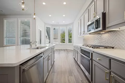 Kitchen - 817 Nuthatch Ct, Argyle, TX 76226 photo 4 of 4