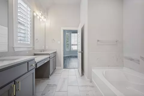 Bath - 817 Nuthatch Ct, Argyle, TX 76226 photo 1 of 4