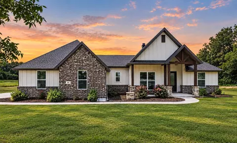 606 Central Rd, Weatherford, TX 76088