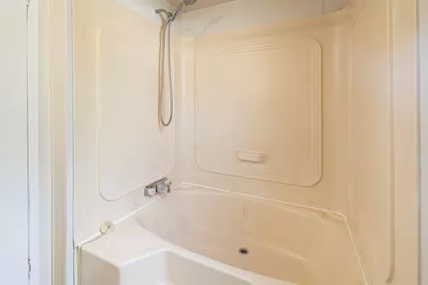 Bath - 18297 Pine Dr, Eustace, TX 75124 photo 2 of 4