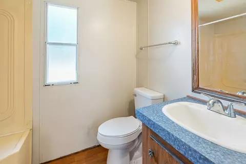 Bath - 18297 Pine Dr, Eustace, TX 75124 photo 1 of 4