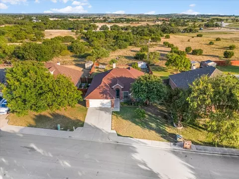 380 Lockwood Ln, Weatherford, TX 76087