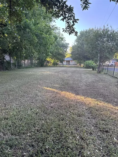 5300 Ash Ln, Dallas, TX 75223
