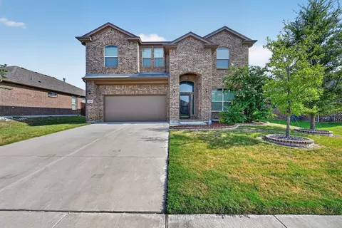 576 Pendennis Dr, Saginaw, TX 76131