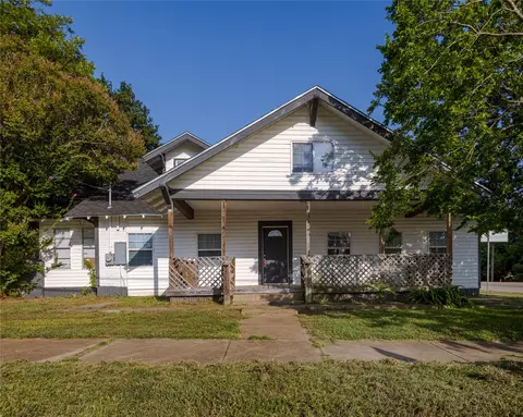 310 S Rusk St, Groesbeck, TX 76642
