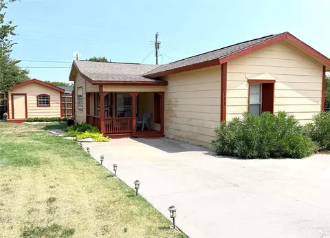 111 Ivy Ln, Roanoke, TX 76262