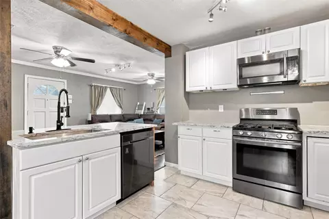 Kitchen - 3116 Summer Ave, Waco, TX 76708 photo 2 of 2